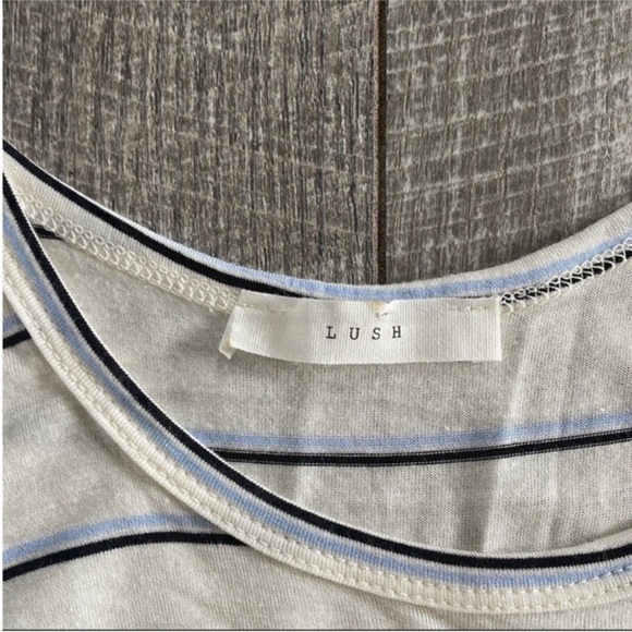 Urban Outfitters Size Medium White Flowy Striped Tank Top. - Picture 4 of 5